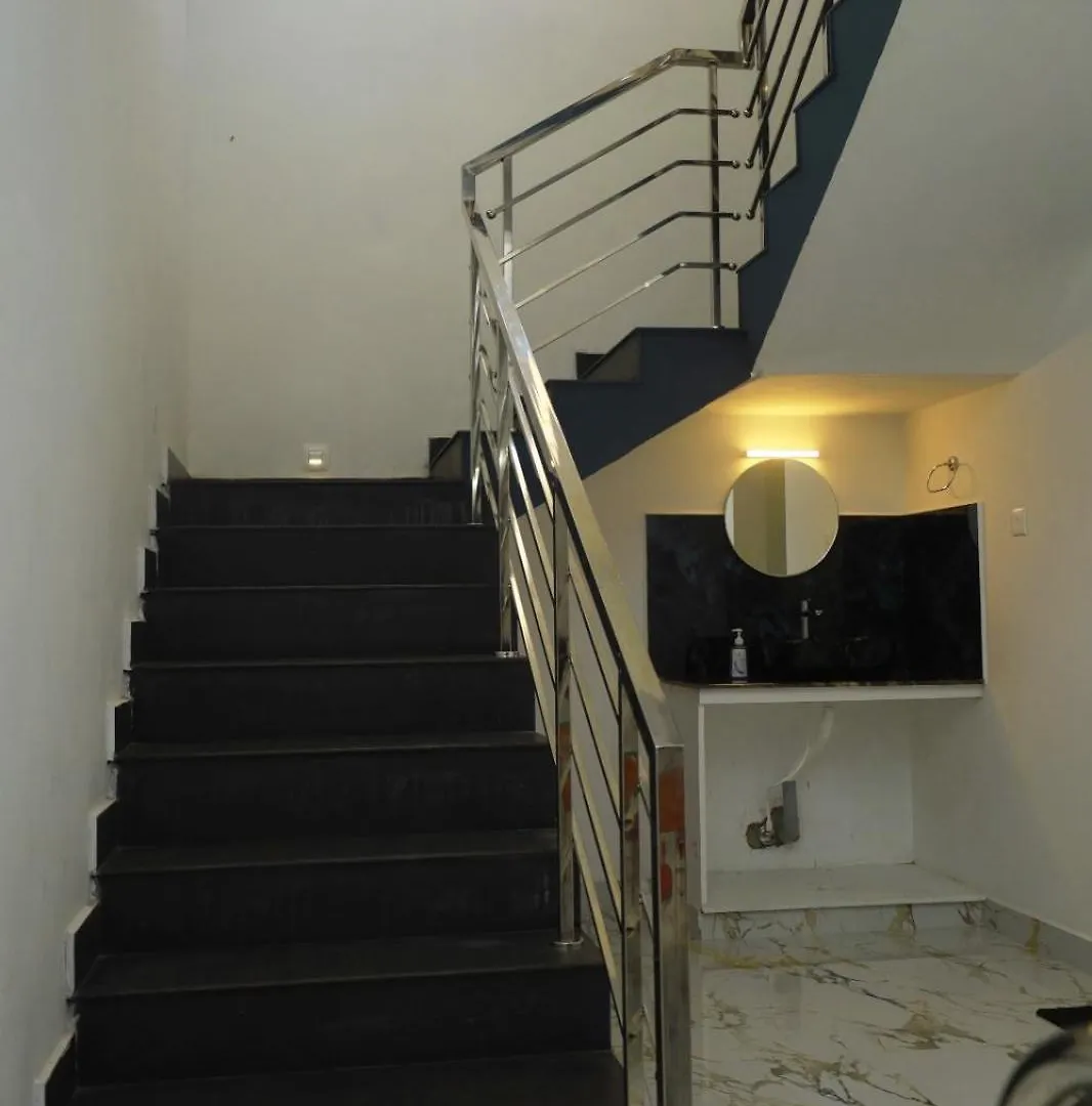 Vrindavan Four Bedrooms Homestay バガモン インド